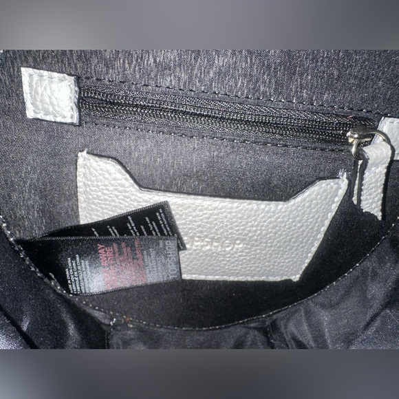 Topshop Round Sliver Crossbody Bag - Picture 10 of 13